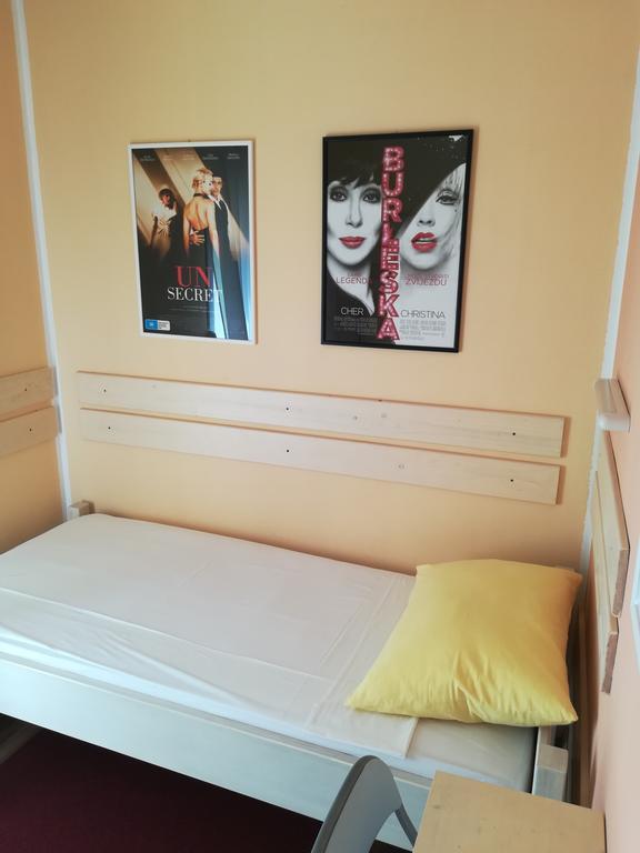 Cinema House Single & Double Rooms & Studio Apartments Pula Dış mekan fotoğraf