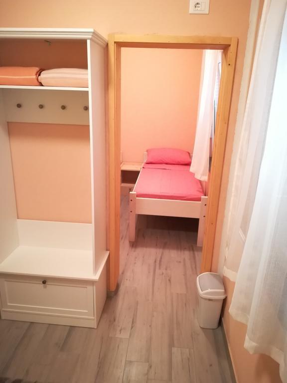 Cinema House Single & Double Rooms & Studio Apartments Pula Dış mekan fotoğraf