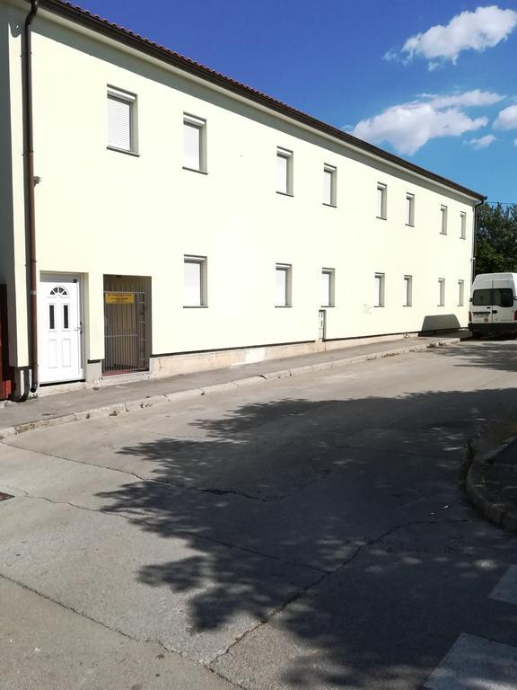 Cinema House Single & Double Rooms & Studio Apartments Pula Dış mekan fotoğraf